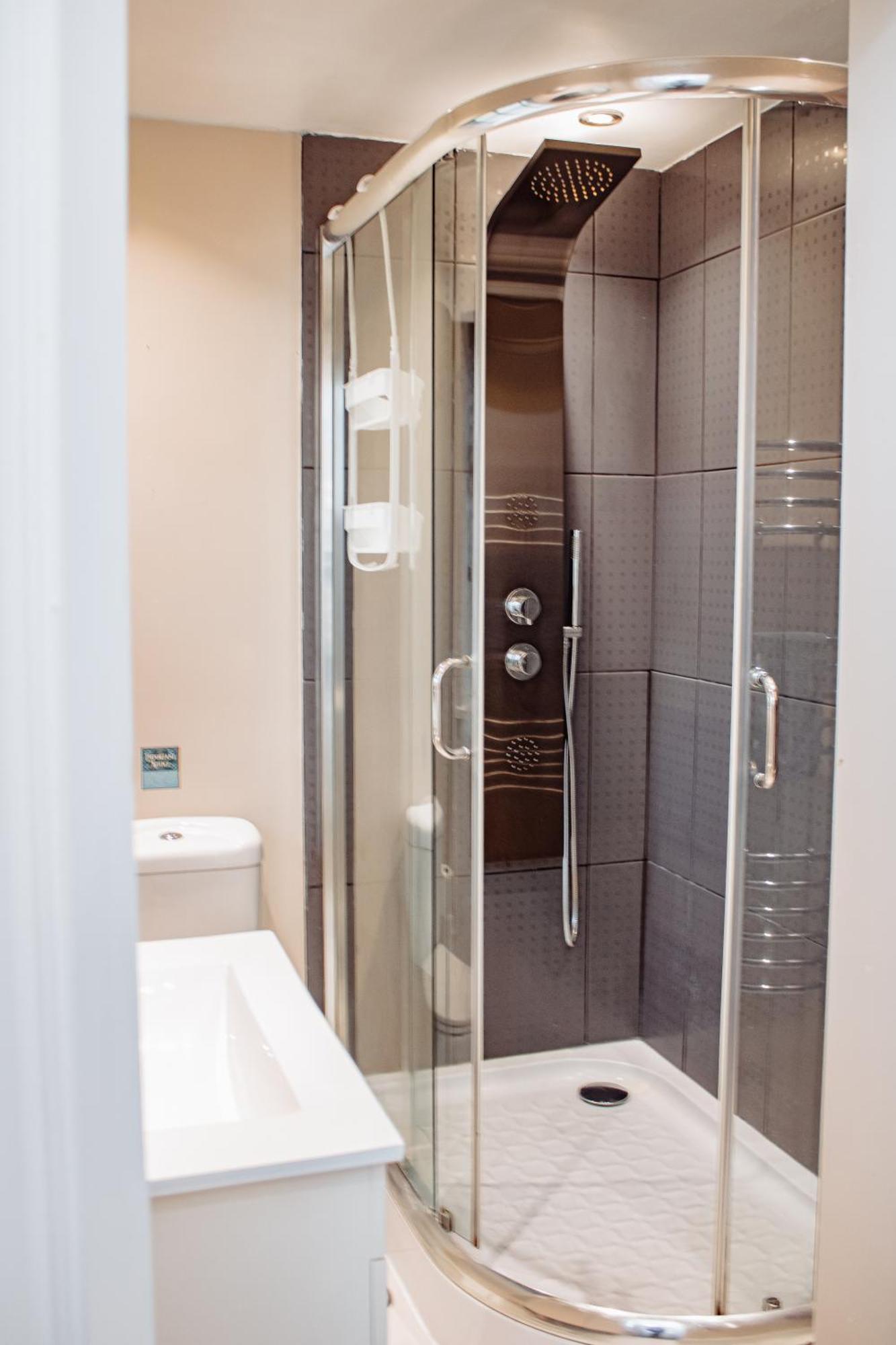 Spacious Flat With Free Parking Appartement Harrogate Buitenkant foto