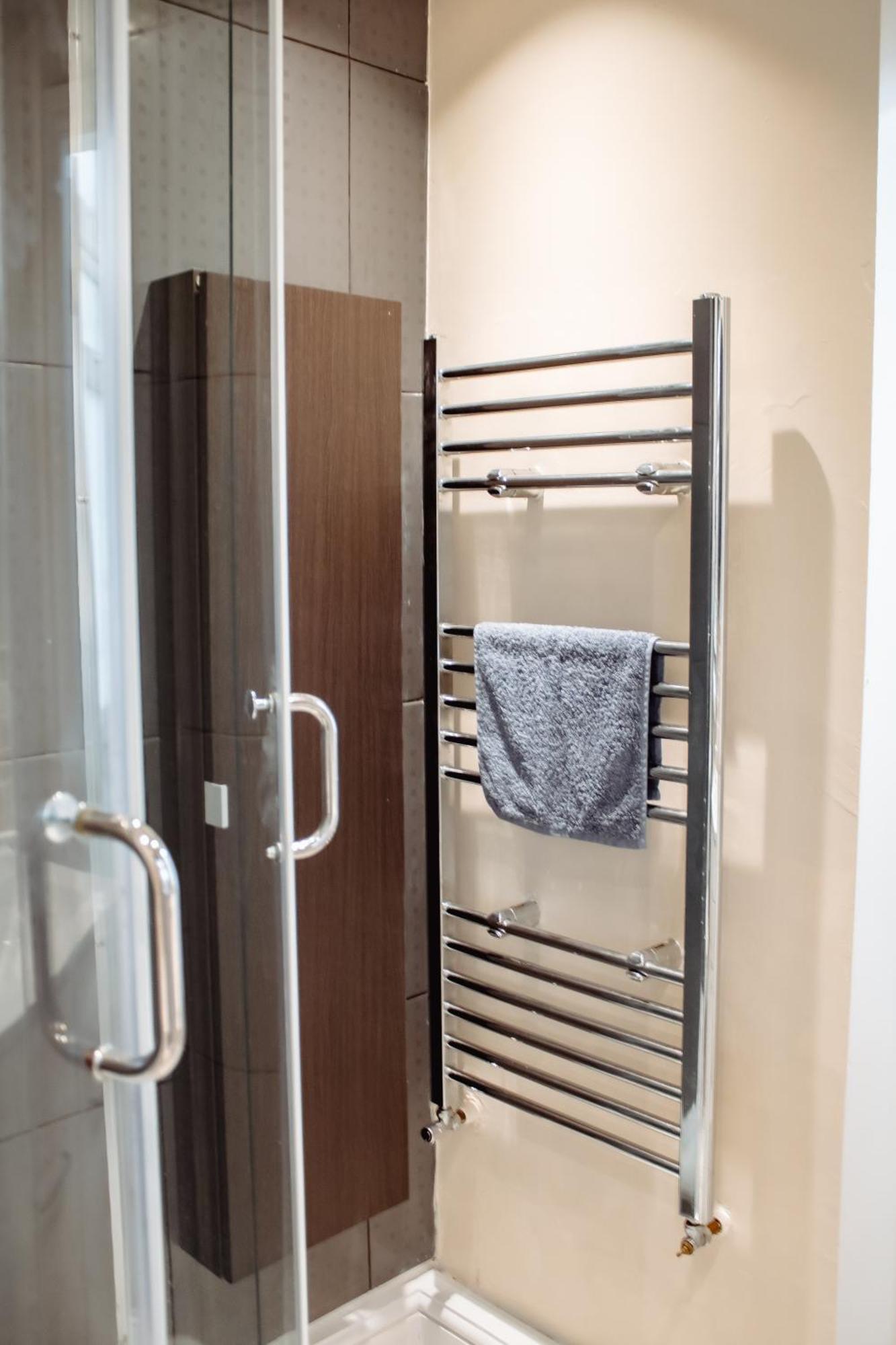 Spacious Flat With Free Parking Appartement Harrogate Buitenkant foto
